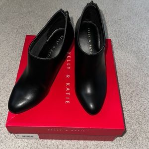 KELLY & KATIE Laylla Black Leather Booties